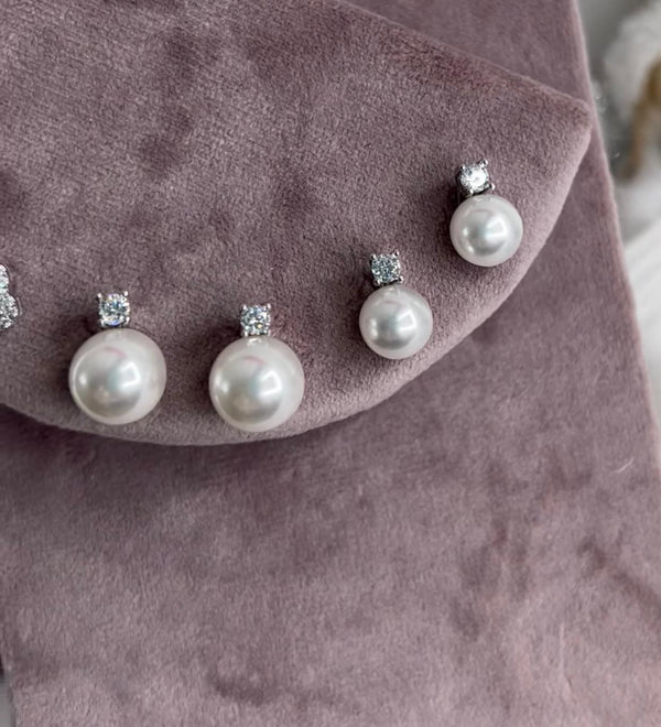 EARRINGS WITH MEDIUM PEARLS AND LIGHT POINT 