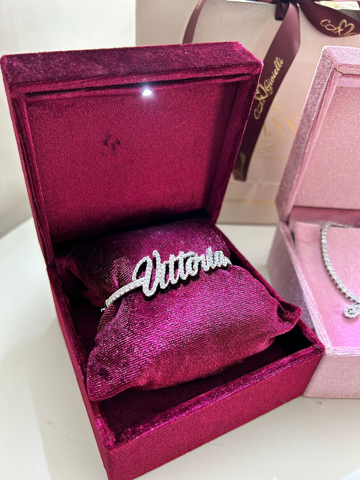 ASTUCCIO IN VELLUTO CON LUCE INCORPORATA